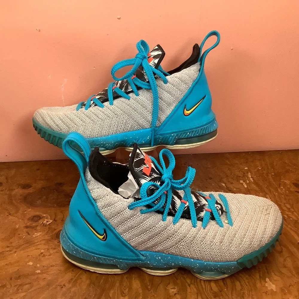 Nike Lebron AQ2465-078 Size 5Y Sneakers
